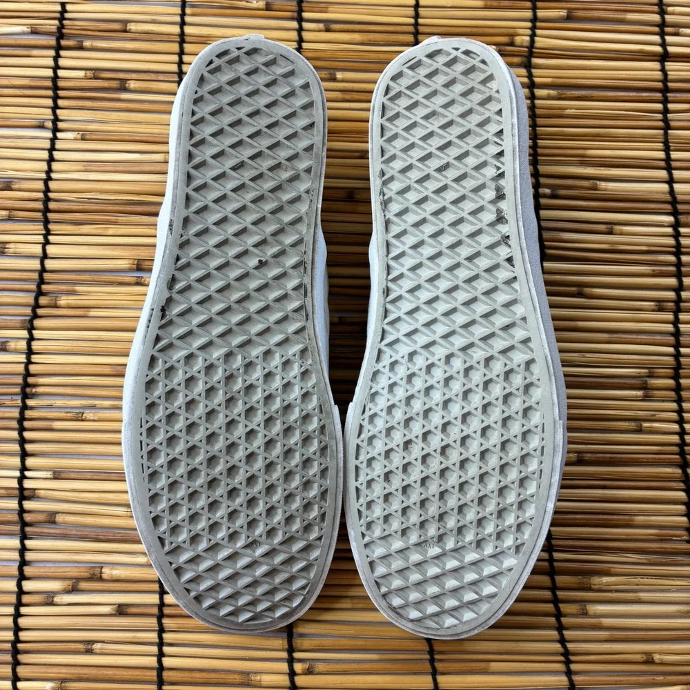 Vans Classic Slip-On White Canvas Skate Shoes Mens 11.5 Womens 13 VN000EYEBWW